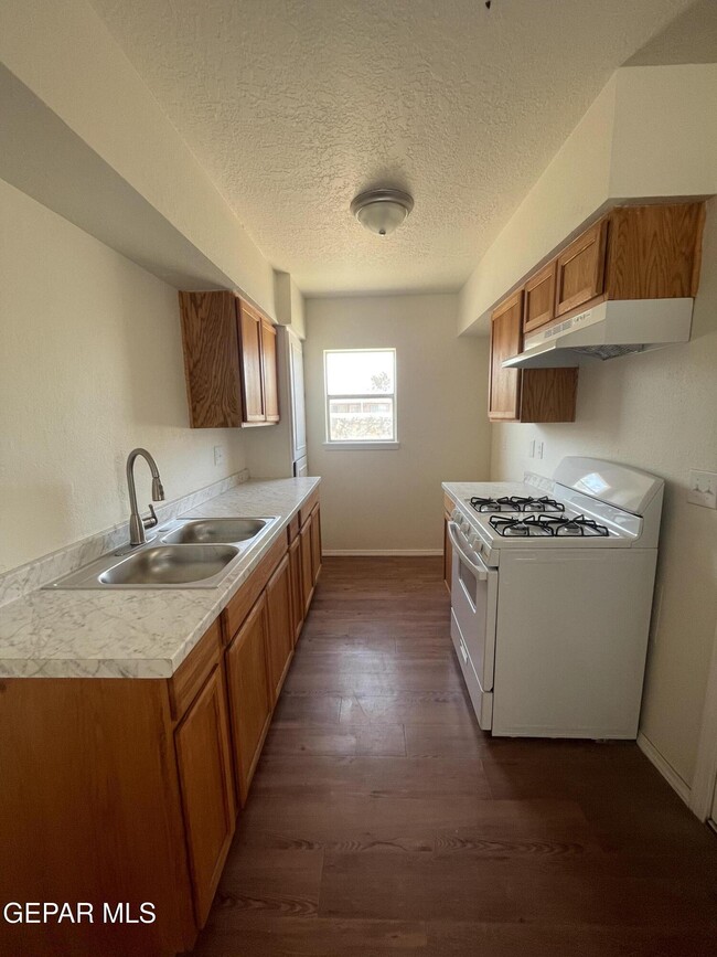 Building Photo - 10830 Cardigan Dr
