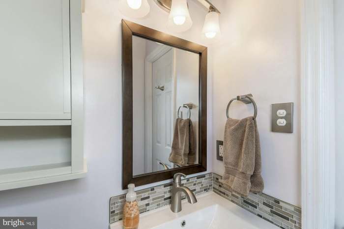 Building Photo - 3229 Manitoba Dr