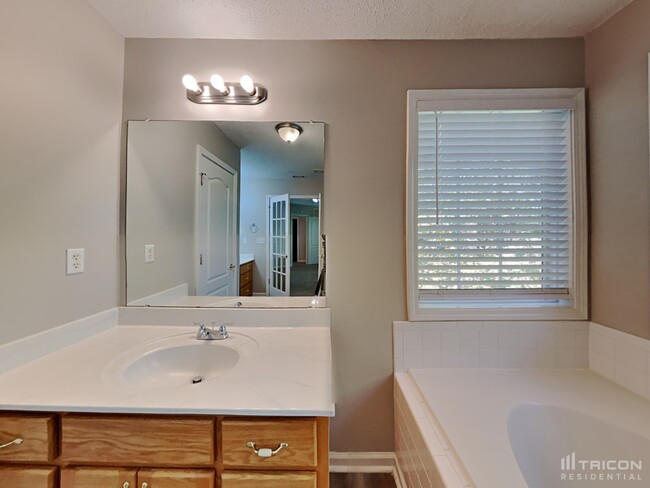 Building Photo - 225 Mels Way