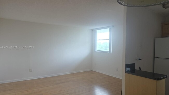 Building Photo - 1801 S Treasure Dr