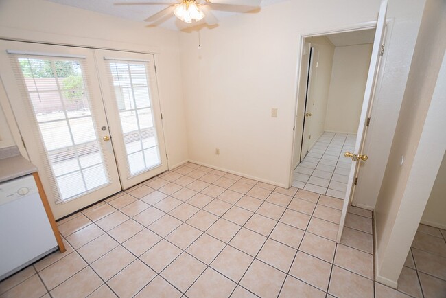 Building Photo - Spacious 3 Bedroom, 2 Bath Home with Updat...