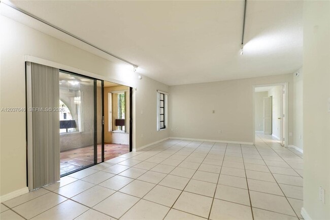 Building Photo - 9015 SW 125th Ave
