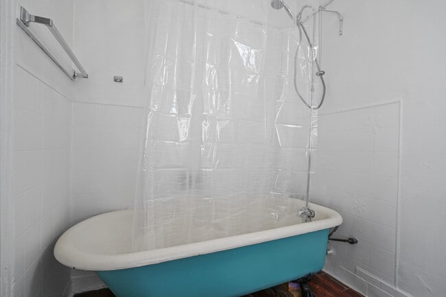 Building Photo - 1 Bed 1 Bath | Del Paso Heights area of Sacramento