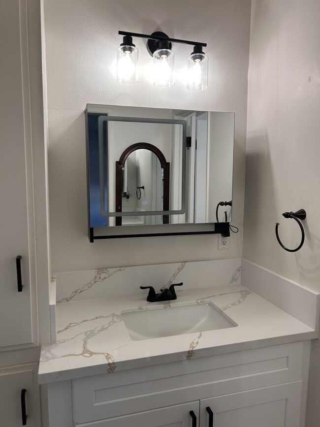 Building Photo - 7010 Jordan Ave