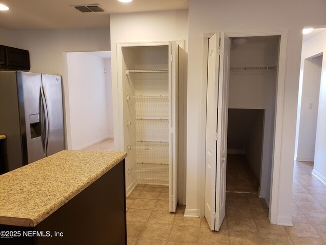 Building Photo - 10310 Magnolia Hills Dr