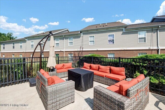 Building Photo - 3802 Falcon Crest Dr