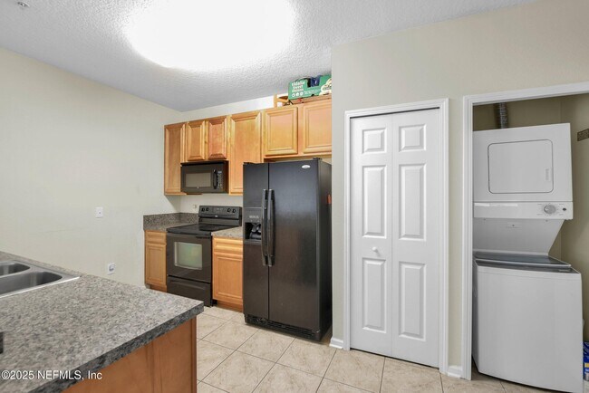 Building Photo - 8241 Pelican Landing Rd