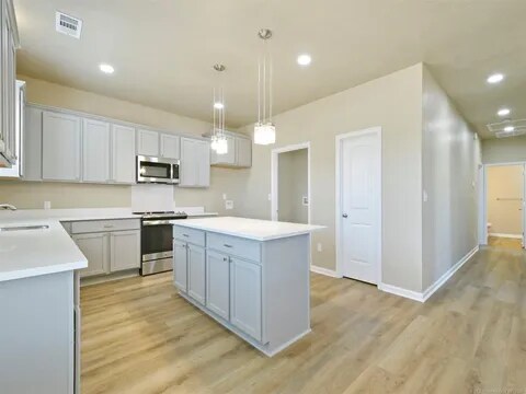 Building Photo - 142 Aspen Cir