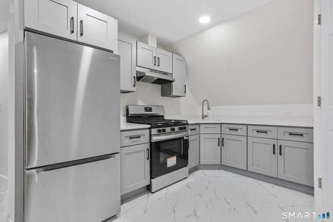 Building Photo - 661-663-663 Iranistan Ave