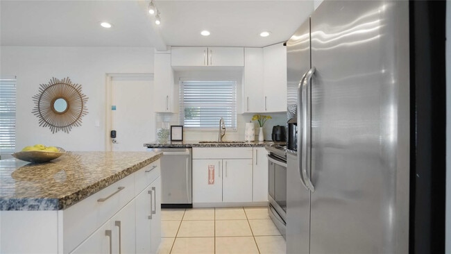 Building Photo - 2716 N Ocean Blvd