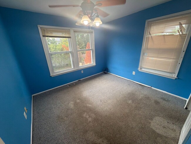 Building Photo - 8 Lindner Ln