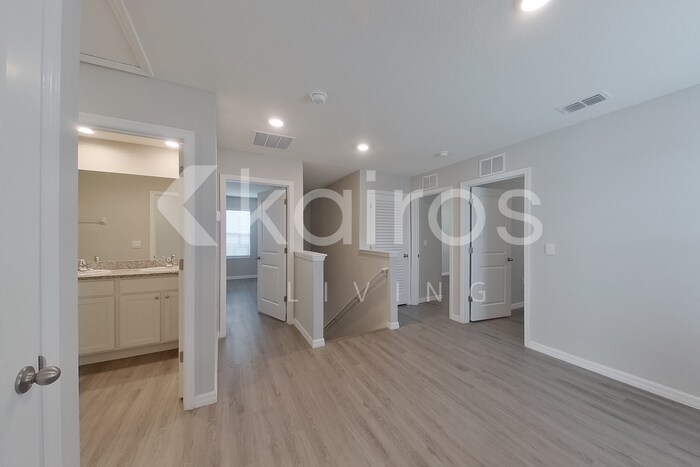 Building Photo - 8624 SW 44th Ct