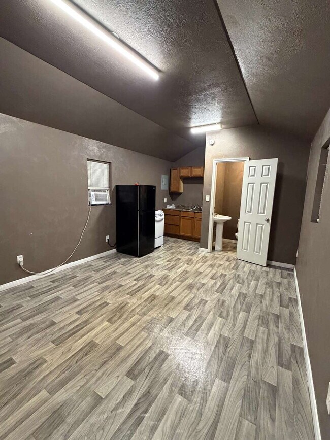 Building Photo - Cheap 1 bed tiny home available for Rent in Longview!