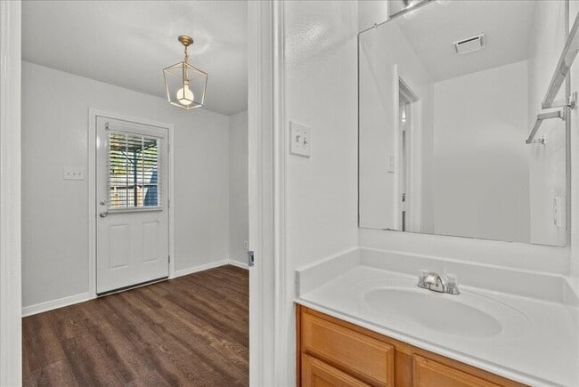 Building Photo - 2107 Roatan Calle