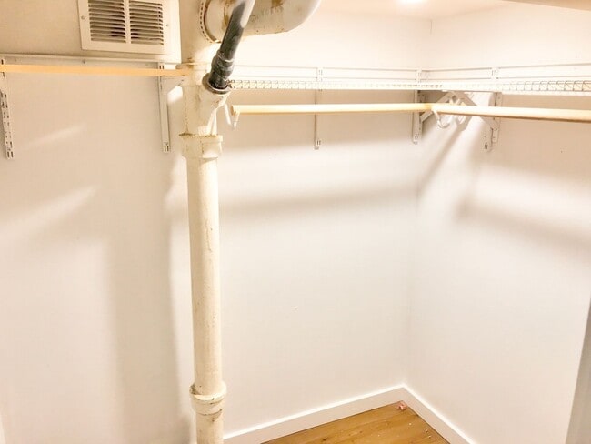 Building Photo - LAIRG01