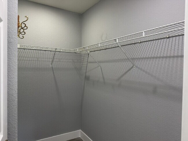 Building Photo - "Charming 3-Bedroom Retreat with 2 Full Baths on Aurora St NW!"