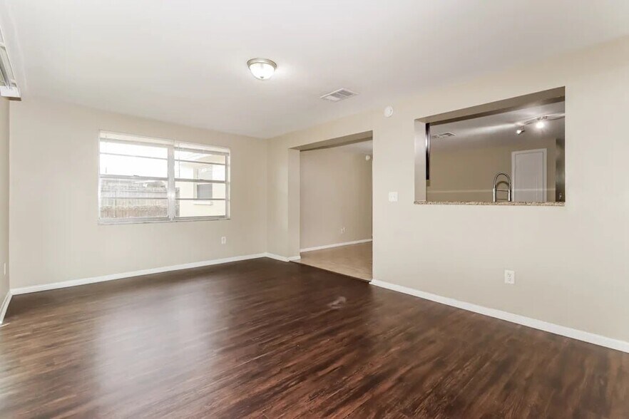 Building Photo - 6417 Willow Wood Ct