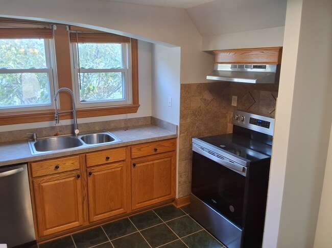 Building Photo - 5198 South St