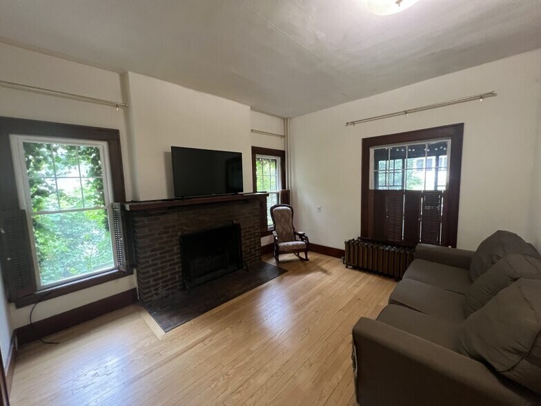 Building Photo - 115 Heights Ct