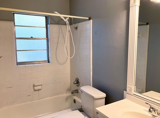 Building Photo - Lovely 3 Bedroom Home in Northwood - Fenced-in Yard