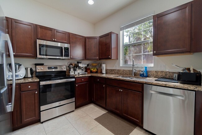 Building Photo - 5060 Ashley River Rd