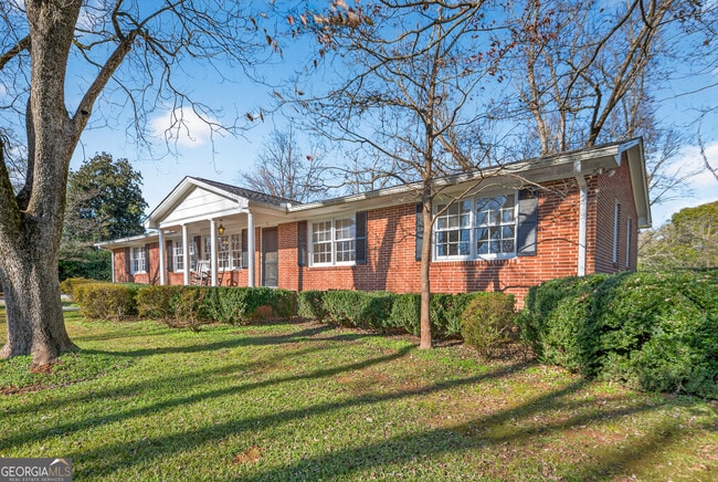 Building Photo - 741 East Ave