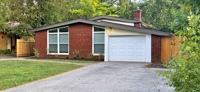 Primary Photo - 1780 Rosemary Rd