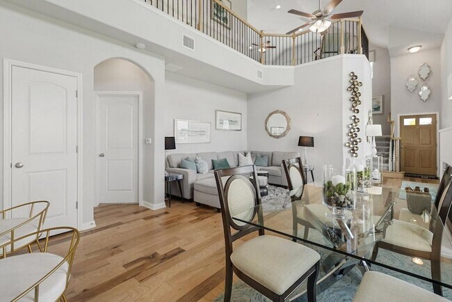 Building Photo - 10021 Dawn Pearl Dr