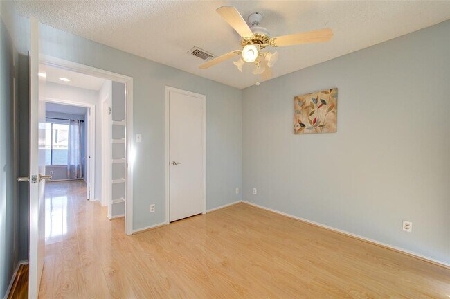 Building Photo - 1620 Good Day Dr