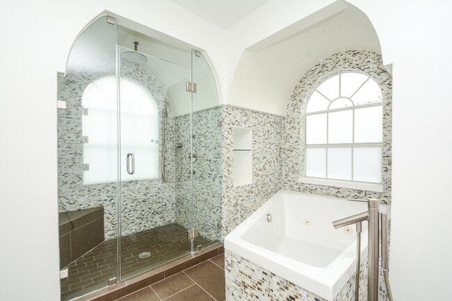 Building Photo - 2022 Fairview St