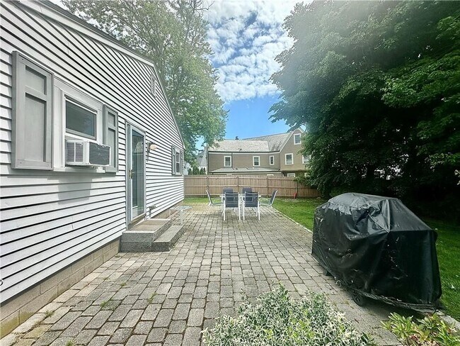 Building Photo - 101 Briarwood Avenue, B