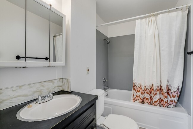 Building Photo - Beautiful 4 Bed, 2 Bath Rental Home in SE ...