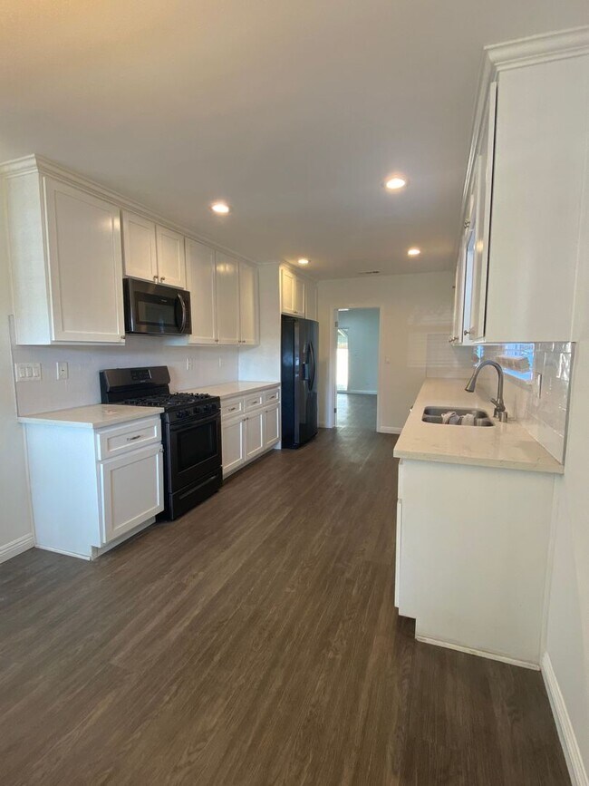 Building Photo - 11091 Violet Dr