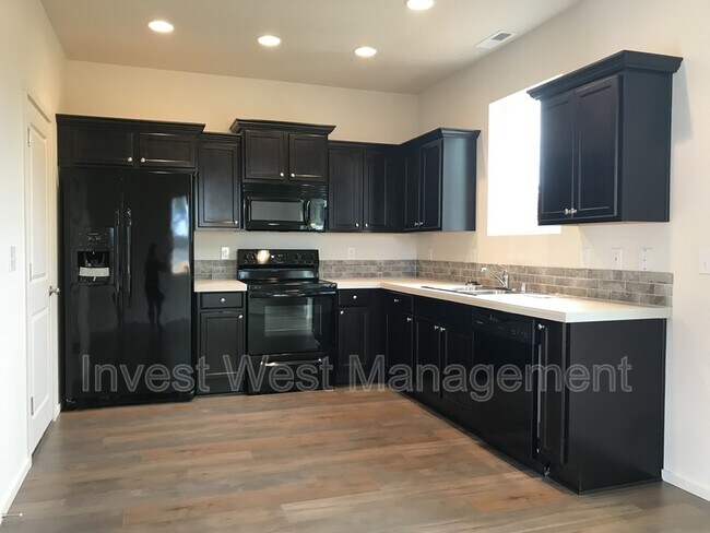 Building Photo - 13114 NE 56th Cir