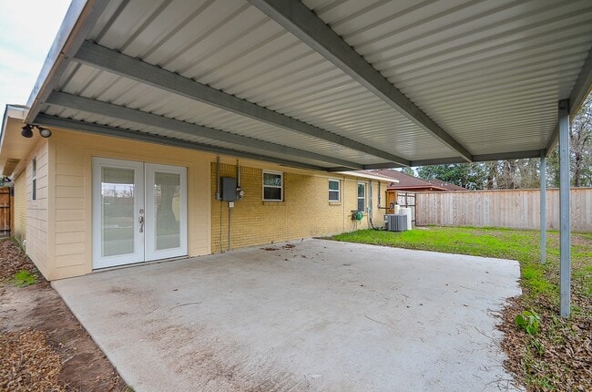 Building Photo - 142 Victoria Dr