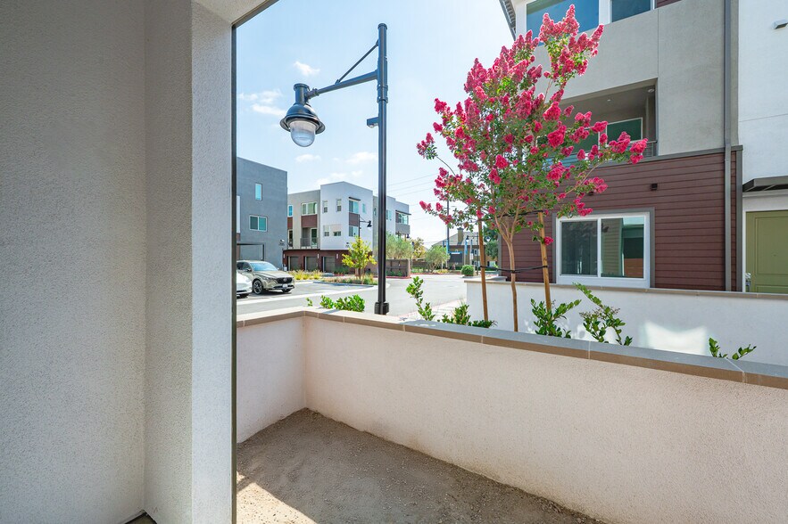 Building Photo - 609 S Lyon St