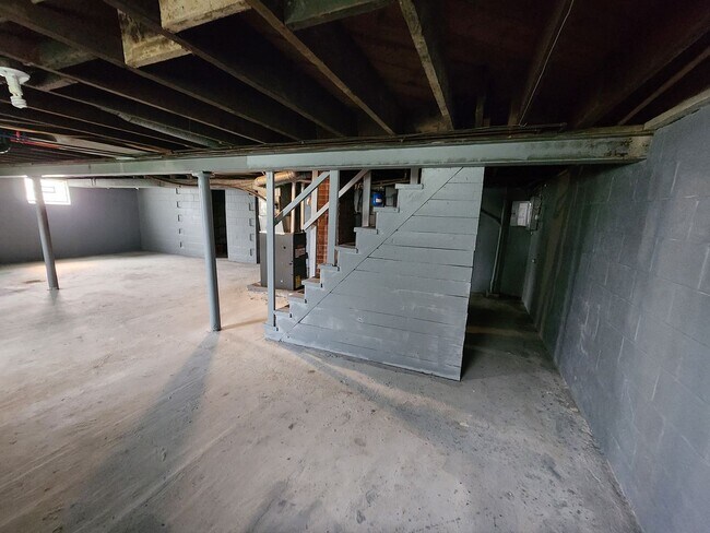 Building Photo - 824 Oak St