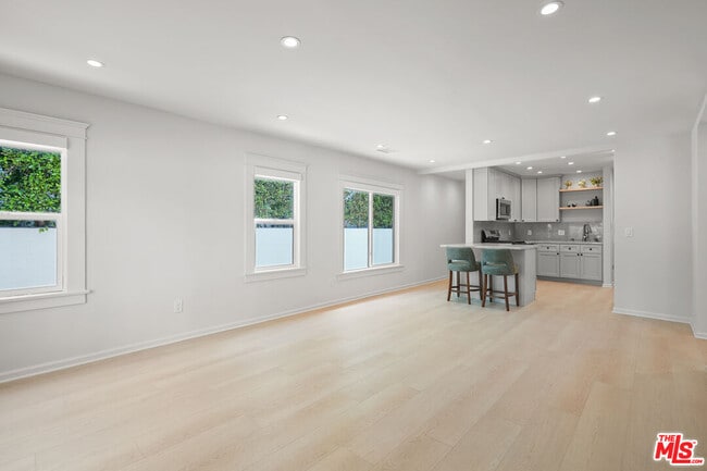 Building Photo - 619 Westmount Dr