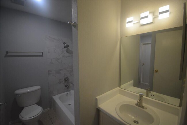 Building Photo - 8731 Village of Fondren Dr