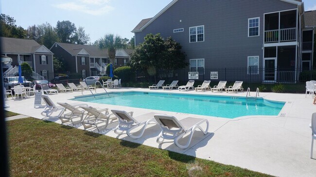 Building Photo - 943 Algonquin Dr