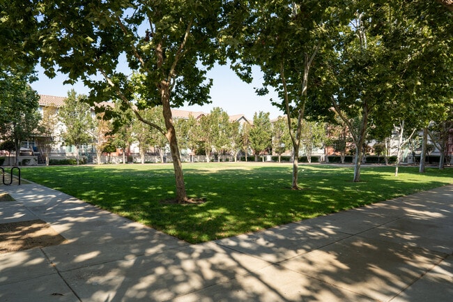 Building Photo - 1327 Auzerais Ave