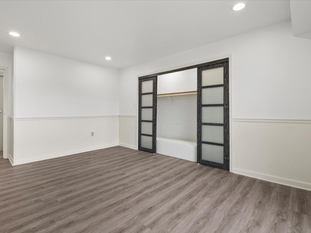 Building Photo - 5608 Bloomfield Dr