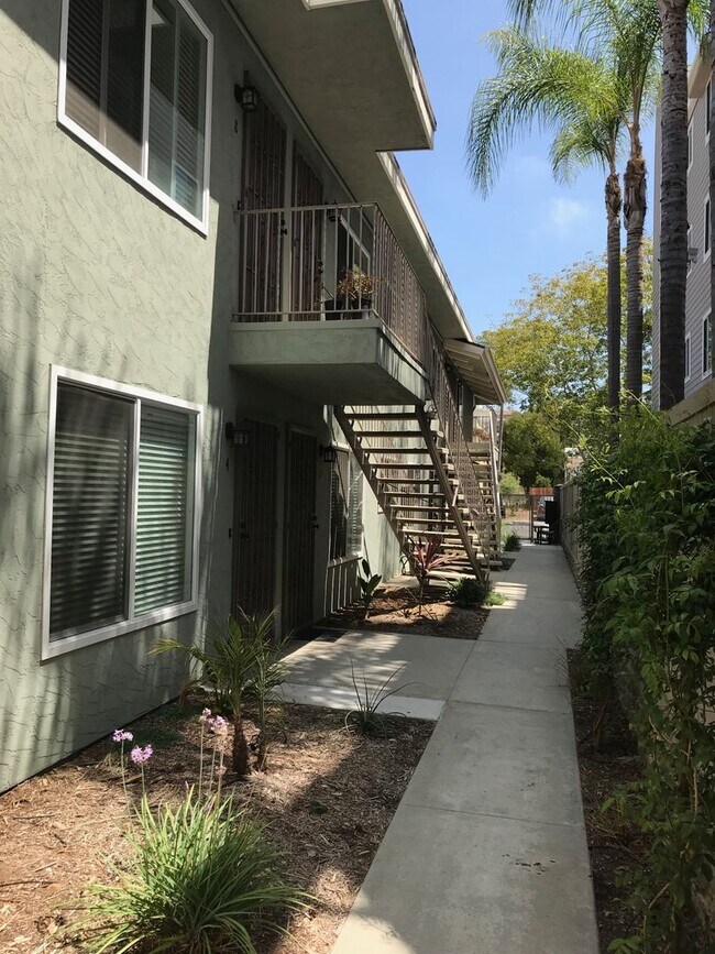Building Photo - 3 bedroom / 2 bath upstairs unit in the heart of Hillcrest!