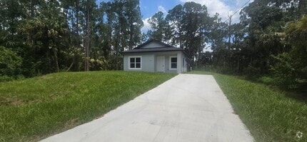 Building Photo - Great Location 2/1 Single Family Home