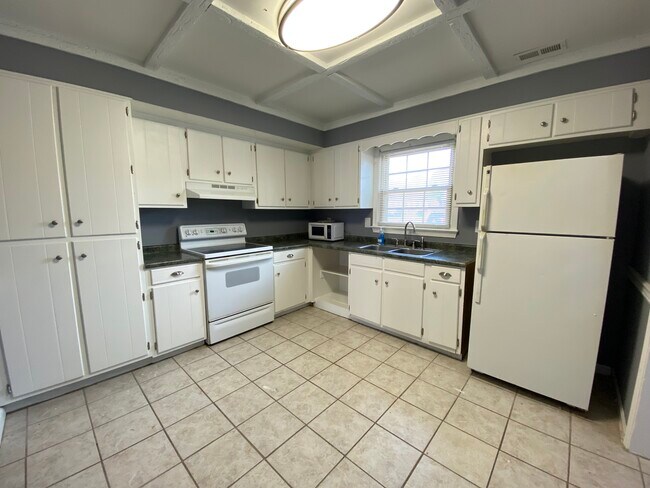 Building Photo - 401 Advocate Ct