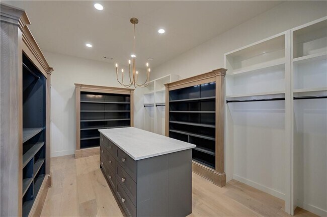 Building Photo - 3570 Knollwood Dr NW