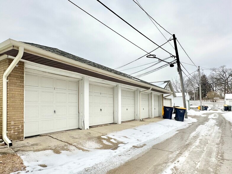 Building Photo - 7705 W Rogers St