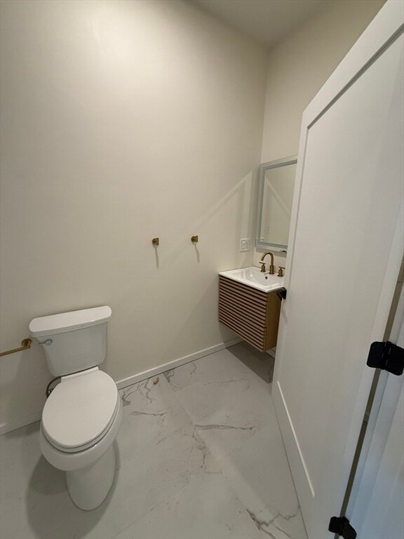 Building Photo - 546 Saratoga St