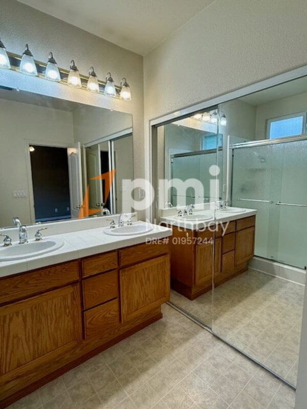 Building Photo - 424 Endberg Dr