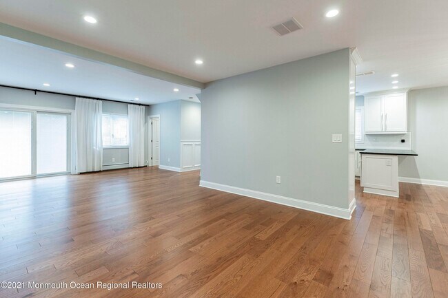 Building Photo - 16 Cypress Ave